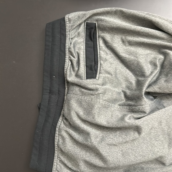 Men’s medium order armour loose jogger gray / black - Picture 2 of 2